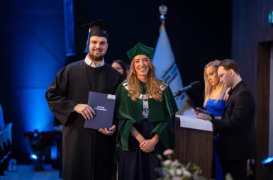 Uroczystość wręczenia dyplomów absolwentom 2025 za nami! | Aktualności | Uniwersytet WSB Merito w Gdańsku: zdj