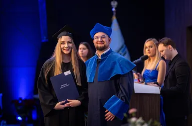 Uroczystość wręczenia dyplomów absolwentom 2025 za nami! | Aktualności | Uniwersytet WSB Merito w Gdańsku: zdj