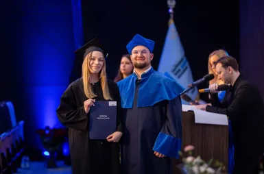 Uroczystość wręczenia dyplomów absolwentom 2025 za nami! | Aktualności | Uniwersytet WSB Merito w Gdańsku: zdj