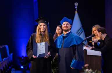 Uroczystość wręczenia dyplomów absolwentom 2025 za nami! | Aktualności | Uniwersytet WSB Merito w Gdańsku: zdj