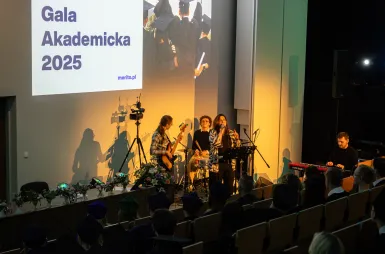 Uroczystość wręczenia dyplomów absolwentom 2025 za nami! | Aktualności | Uniwersytet WSB Merito w Gdańsku: zdj