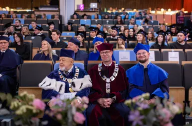 Uroczystość wręczenia dyplomów absolwentom 2025 za nami! | Aktualności | Uniwersytet WSB Merito w Gdańsku: Zdjęcie