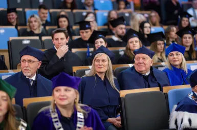 Uroczystość wręczenia dyplomów absolwentom 2025 za nami! | Aktualności | Uniwersytet WSB Merito w Gdańsku: zdj