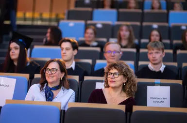Uroczystość wręczenia dyplomów absolwentom 2025 za nami! | Aktualności | Uniwersytet WSB Merito w Gdańsku: Zdjęcie
