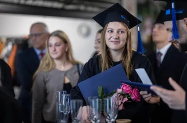 Uroczystość wręczenia dyplomów absolwentom 2025 za nami! | Aktualności | Uniwersytet WSB Merito w Gdańsku: zdj