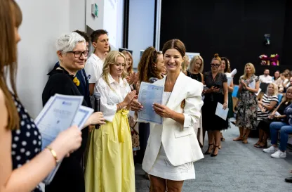 Aktualności | Uniwersytet WSB Merito w Gdańsku: Absolwenci studiów podyplomowych odbierają dyplomy