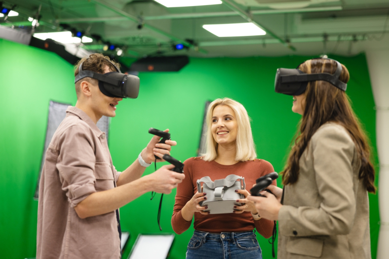 Film w mediach cyfrowych | Studia I stopnia w Gdańsku | Uniwersytet WSB Merito w Gdańsku: Warsztaty w studio z VR przy green screenie