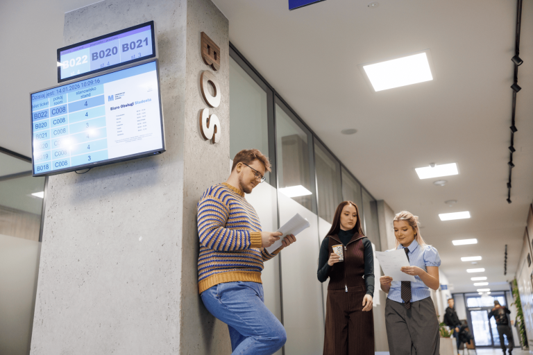 Co dalej po maturze? | Uniwersytet WSB Merito w Gdańsku: Studenci pod Biurem Obsługi Studenta
