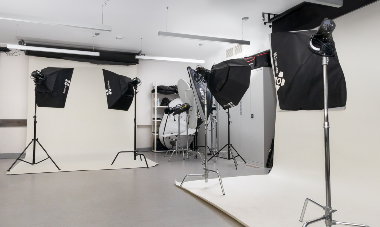 Pracownia fotograficzna – Atelier | Uniwersytet WSB Merito w Gdańsku: atelier fotograficzne