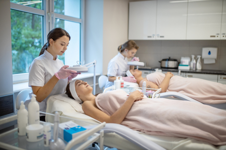 Kosmetologia | Studia II stopnia ze studiami podyplomowymi w Gdańsku | Uniwersytet WSB Merito w Gdańsku: Laboratorium kosmetologiczne 