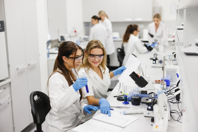 Kosmetologia | Studia II stopnia w Gdańsku | Uniwersytet WSB Merito w Gdańsku: kosmetologia_sum-3.