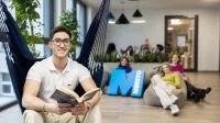 Digital marketing | Uniwersytet WSB Merito Gdynia: Główne zdjęcie: Gdynia, studenci w strefie studenta