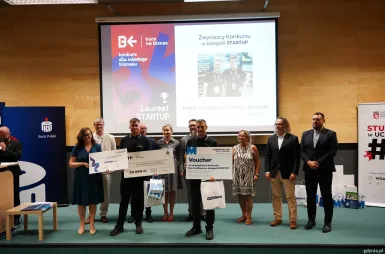 Innowacyjne pomysły nagrodzone. Uniwersytet WSB Merito Gdynia wspiera młodych przedsiębiorców | Aktualności | Uniwersytet WSB Merito Gdynia: finał Kurs na biznes