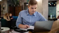 Administracja bezpieczeństwa publicznego | Studia II stopnia w Łodzi | Uniwersytet WSB Merito Łódź: Student Uniwersytetu WSB Merito w Łodzi uczy się.