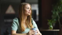 Ochrona środowiska w przedsiębiorstwie | Uniwersytet WSB Merito Łódź: Studentka Uniwersytetu WSB Merito w Łodzi pozuje do zdjęcia.