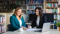 Master of Business Administration | Studia MBA w Łodzi | Uniwersytet WSB Merito Łódź: uczestniczki mba w bibliotece 