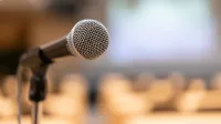 Komunikacja biznesowa i PR | Studia I stopnia w Łodzi | Uniwersytet WSB Merito Łódź: Mikrofon