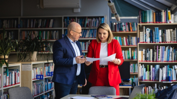 HR Business partner z controllingiem   personalnym | Studia podyplomowe w Łodzi | Uniwersytet WSB Merito Łódź: MBA torun i bydgoszcz osoby dwie w bibliotece