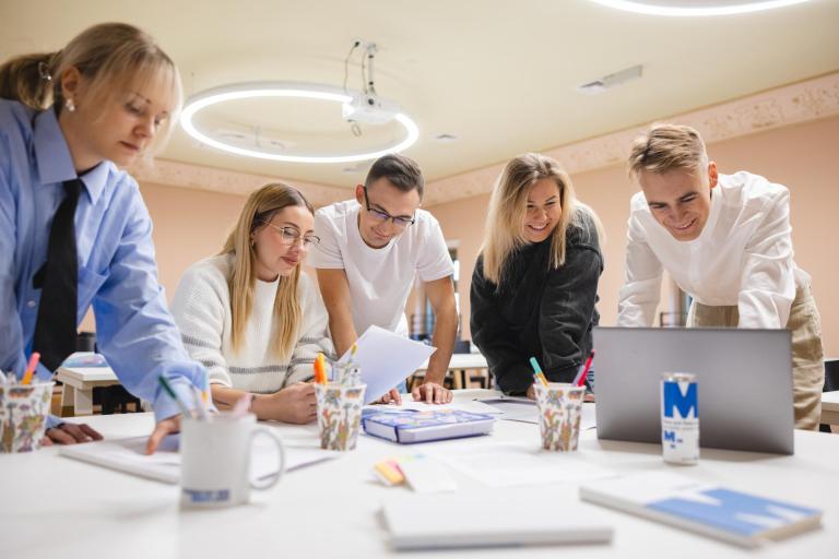 Szkoły partnerskie | Uniwersytet WSB Merito Łódź: Łódź - Studenci Uniwersytetu WSB Merito Łódź