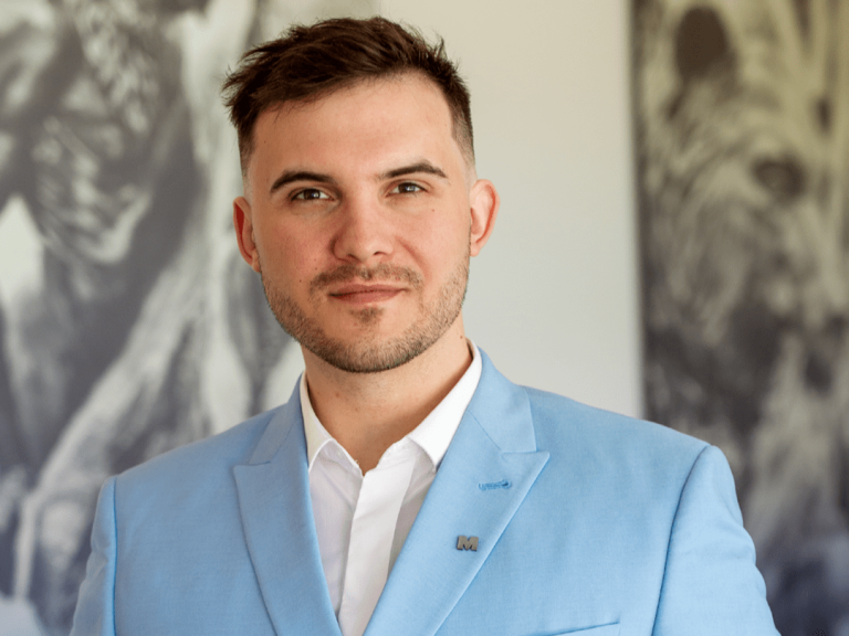 Magia świąt i łatwa dopamina czyli biohacking marketingu? [PODCAST] | Aktualności | Uniwersytet WSB Merito Łódź: dr Piotr Sieńko