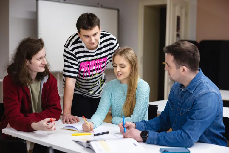 Logistyka - studia inżynierskie | Studia I stopnia w Łodzi | Uniwersytet WSB Merito Łódź: Studenci uczą się na Uniwersytecie WSB Merito w Łodzi