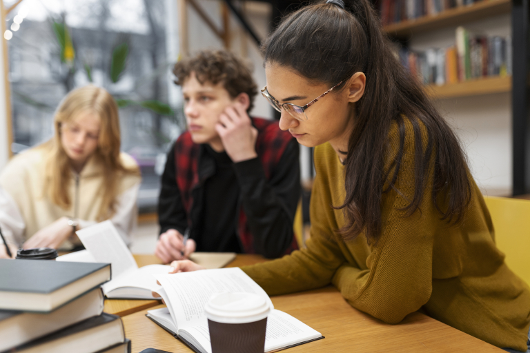 Marketing kultury | Studia podyplomowe w Opolu | Uniwersytet WSB Merito Opole: Studenci uczą się, pracując w grupie