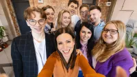 Dietetyka sportowa | Studia I stopnia w Opolu | Uniwersytet WSB Merito Opole: Główna grafika: Opole - dietetyka w sporcie - grupa studentów robiąca selfie