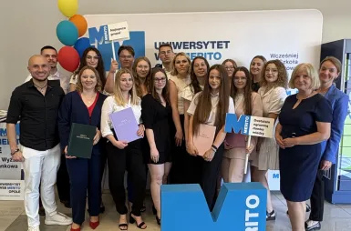 Historyczny moment dla  Uniwersytetu WSB Merito Opole. Pierwsi absolwenci psychologii i dietetyki z dyplomami! | Aktualności | Uniwersytet WSB Merito Opole: obrony