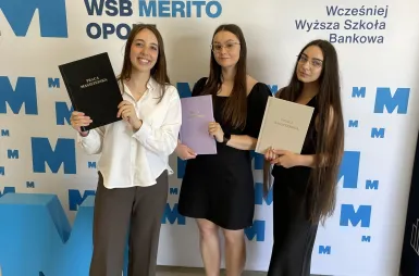 Historyczny moment dla  Uniwersytetu WSB Merito Opole. Pierwsi absolwenci psychologii i dietetyki z dyplomami! | Aktualności | Uniwersytet WSB Merito Opole: obrony