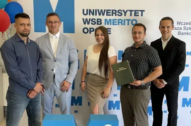 Historyczny moment dla  Uniwersytetu WSB Merito Opole. Pierwsi absolwenci psychologii i dietetyki z dyplomami! | Aktualności | Uniwersytet WSB Merito Opole: obrony