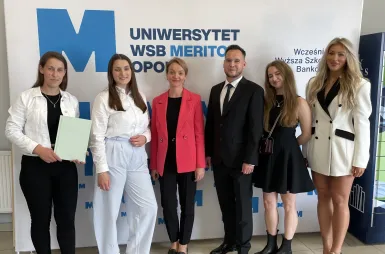 Historyczny moment dla  Uniwersytetu WSB Merito Opole. Pierwsi absolwenci psychologii i dietetyki z dyplomami! | Aktualności | Uniwersytet WSB Merito Opole: obrony
