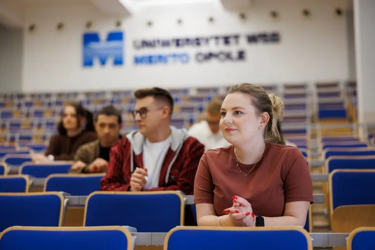 Obroniłeś się? Gratulacje! Zapisz się na studia w tym samym dniu i odbierz bilet do kina. | Aktualności | Uniwersytet WSB Merito Opole: Odbierz bilet do kina za zapis w dniu obrony!