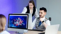 Bezpieczeństwo wewnętrzne | Studia I stopnia w Poznaniu | Uniwersytet WSB Merito w Poznaniu: poznan_lic_bezpieczeństwo wewnętrzne_studenci przy komputerze