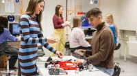 Filologia hiszpańska | Studia I stopnia w Poznaniu | Uniwersytet WSB Merito w Poznaniu: Studenci podczas zajęć w labolatorium informatycznym.