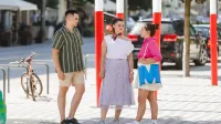 Menedżer ESG | Studia I stopnia w Poznaniu | Uniwersytet WSB Merito w Poznaniu: Grupa studentów podczas aktywnej rozmowy na św. Marcinie