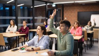 Virtual Reality and Multimedia | Studia I stopnia w Poznaniu | Uniwersytet WSB Merito w Poznaniu: Poznań studenci w sali 