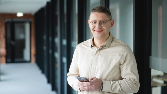 Programista JavaScript z wykorzystaniem AI | Studia podyplomowe w Poznaniu | Uniwersytet WSB Merito w Poznaniu: Główna grafika: Poznań - studia podyplomowe - Uczestnicy studiów podyplomowych podczas sesji