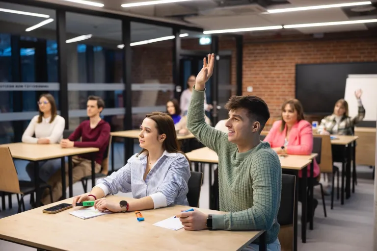 Rachunkowość i audyt finansowy | Studia II stopnia w Poznaniu | Uniwersytet WSB Merito w Poznaniu: Poznań studenci w sali 