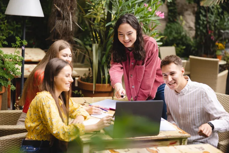 Studia stacjonarne -  zyskaj aż 2820 zł zniżki w czesnym! | Aktualności | Uniwersytet WSB Merito w Poznaniu: studenci