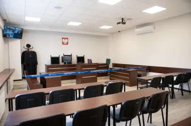 Nasze budynki | Uniwersytet WSB Merito: sala sądowa