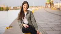 Dietetyka i promocja zdrowia | Studia I stopnia w Szczecinie | Uniwersytet WSB Merito Szczecin: studentka na bulwarach