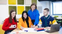 Pedagogika | Studia II stopnia w Szczecinie | Uniwersytet WSB Merito Szczecin: studenci w grupie