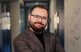 "Mistrz i Uczeń" jesteśmy partnerem podcastu naszego wykładowcy! | Aktualności | Uniwersytet WSB Merito Szczecin: Mateusz Szelepajło