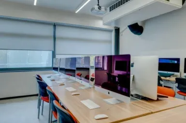 Nasz kampus | Uniwersytet WSB Merito Szczecin: Sala komputerowa WSB Merito w Szczecinie.