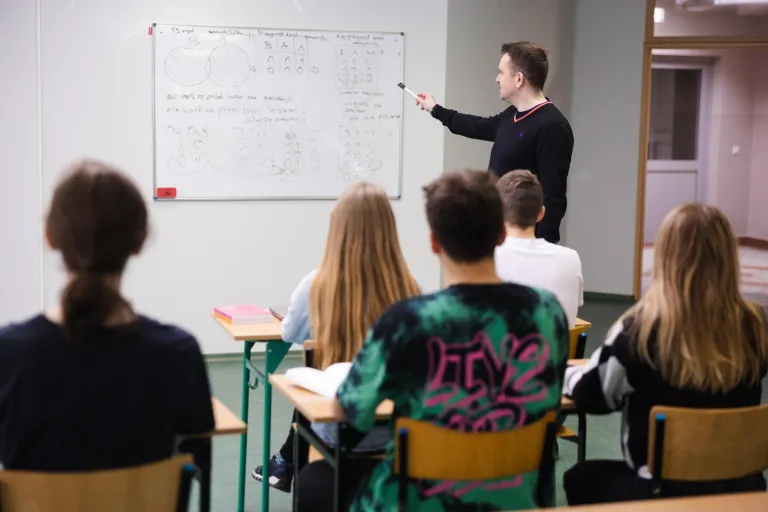 Pedagogika | Studia I stopnia w Szczecinie | Uniwersytet WSB Merito Szczecin: grupa studentów na zajęciach z statystki