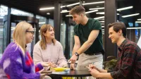 Prawo i finanse w administracji publicznej | Studia II stopnia w Toruniu | Uniwersytet WSB Merito w Toruniu: Główna grafika: Toruń - studia I stopnia - grupa studentów podczas zajęć