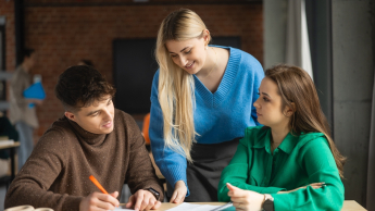 Pedagogika resocjalizacyjna | Studia II stopnia w Toruniu | Uniwersytet WSB Merito w Toruniu: Główna grafika: Toruń - studia I stopnia - grupa studentów podczas zajęć