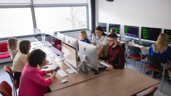 Bezpieczeństwo systemów informatycznych i cyberbezpieczeństwo | Studia I stopnia w Toruniu | Uniwersytet WSB Merito w Toruniu: Główna grafika: Toruń - studia licencjackie 