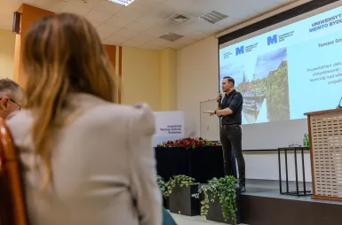 Inauguracja studiów MBA 2025/2026 | Aktualności | Uniwersytet WSB Merito w Toruniu: Inauguracja studiów MBA – wykład inauguracyjny prowadzi Tomasz Gordon