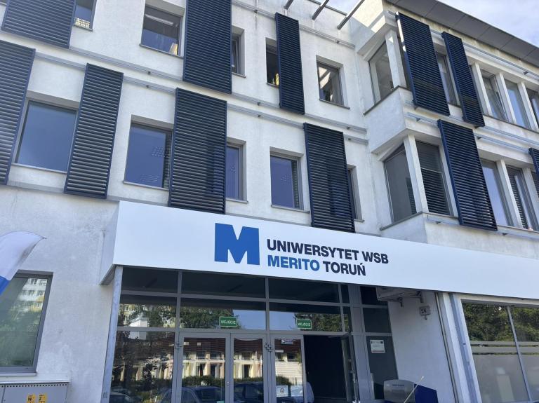 Biznes | Uniwersytet WSB Merito w Toruniu: Toruń - budynek - młodzieżowa 